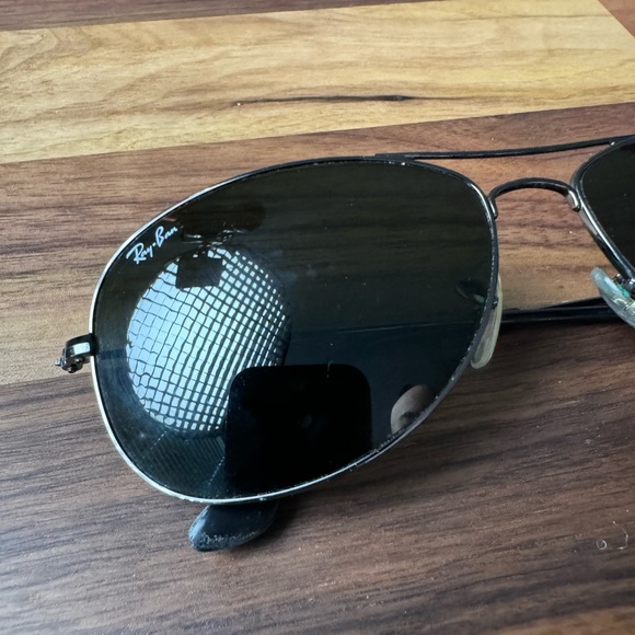 Ray Bans Aviator Sunglasses - Picture 3 of 5